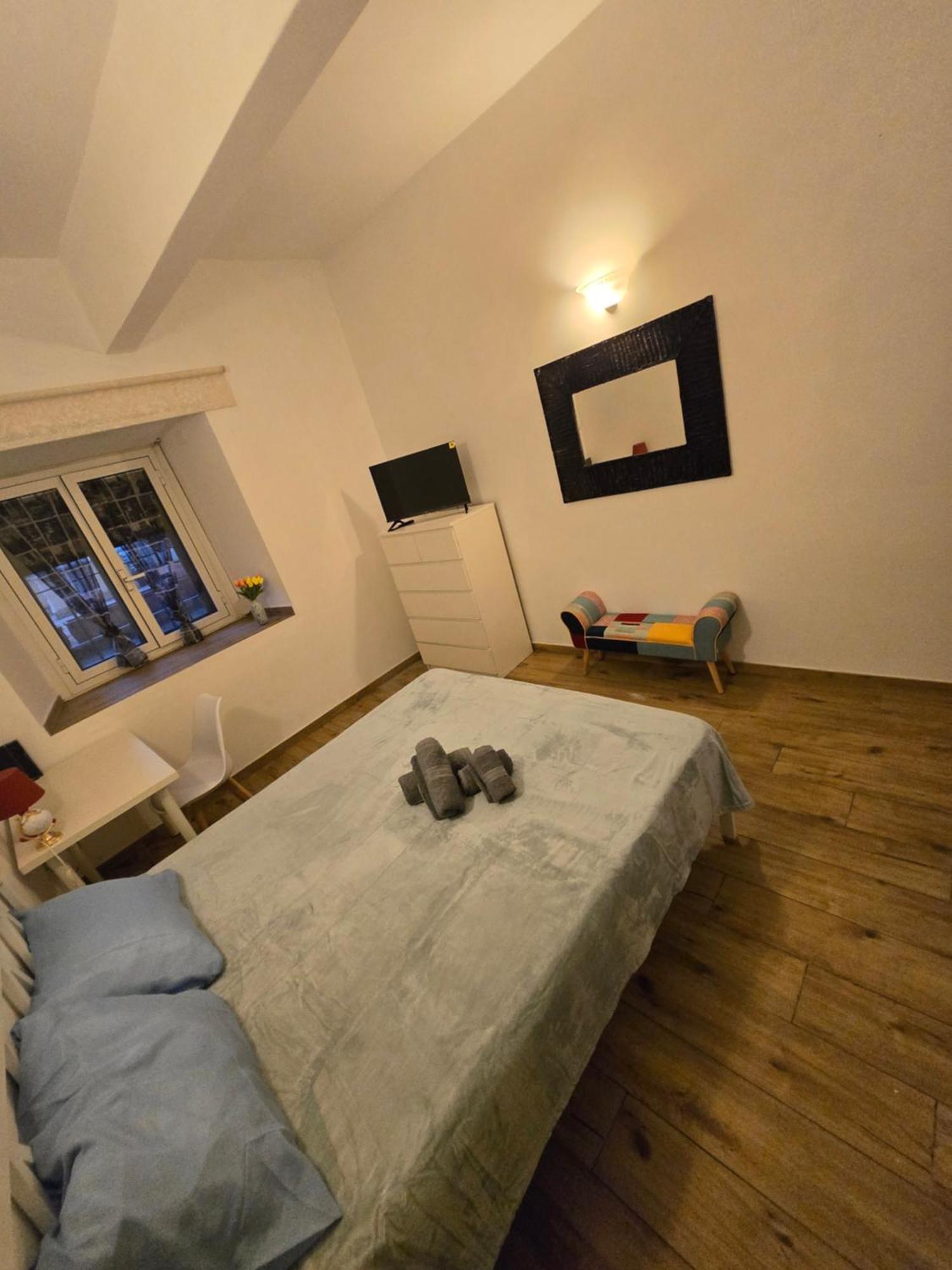 House Apartment Rom